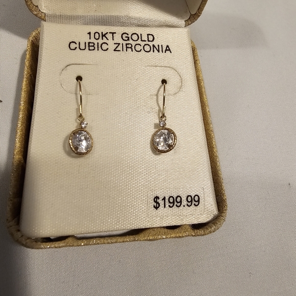 Like New 10KT Gold Cubic Zirconia Earrings - Picture 2 of 3